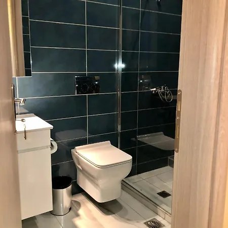 Bright, Big In The Center Of مدينة سكياثوس