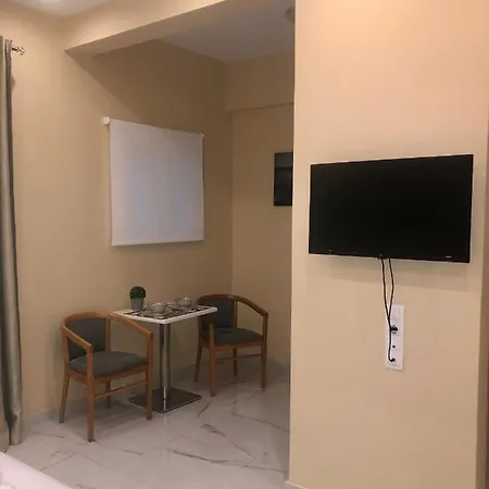 Bright, Big In The Center Of Lägenhet *